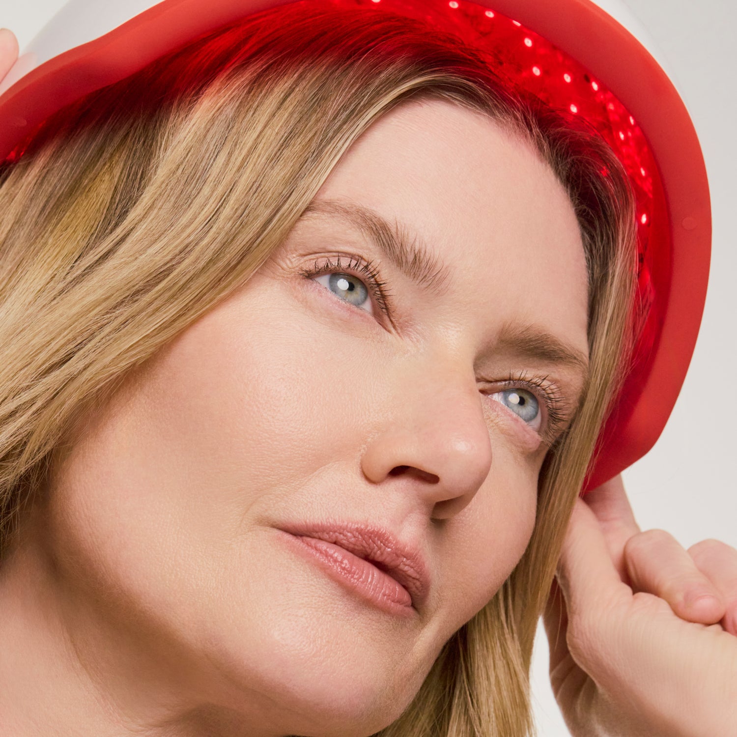 woman wearing the Professional hair device.